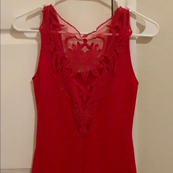 Beautiful red dress - Picture 3 of 3